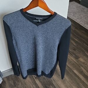 B.R. Men's Black/Gray Houndstooth V-Neck Sweater Med. GUC